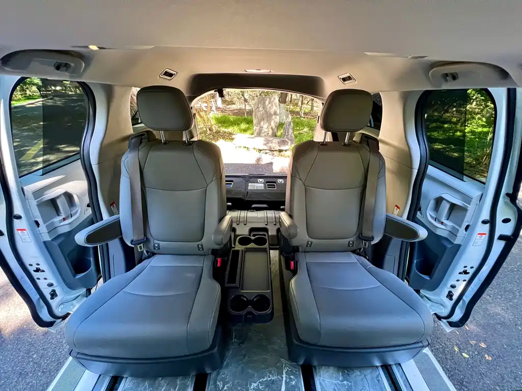 Toyota Granvia — фото 40