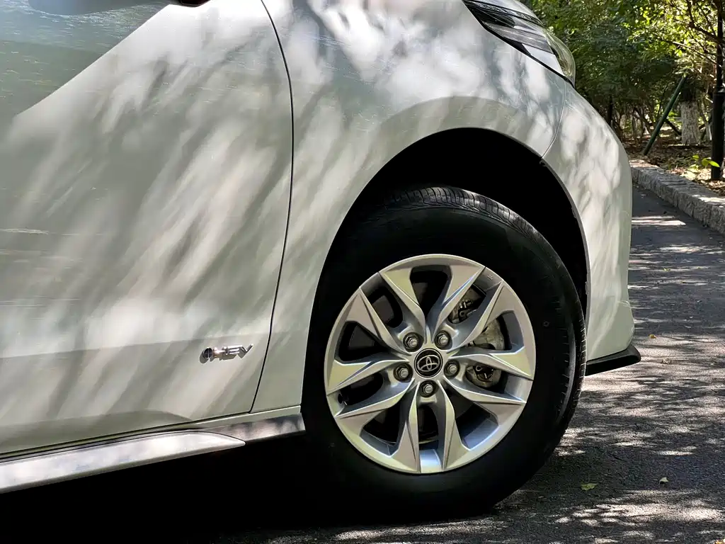 Toyota Granvia — фото 6