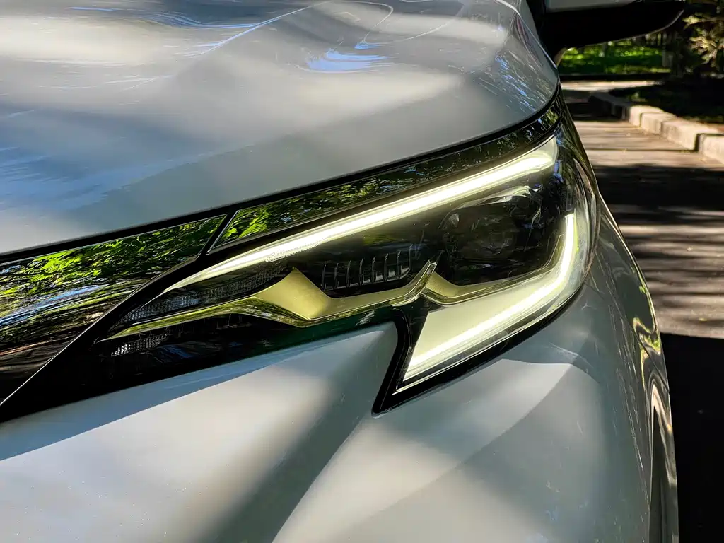 Toyota Granvia — фото 8