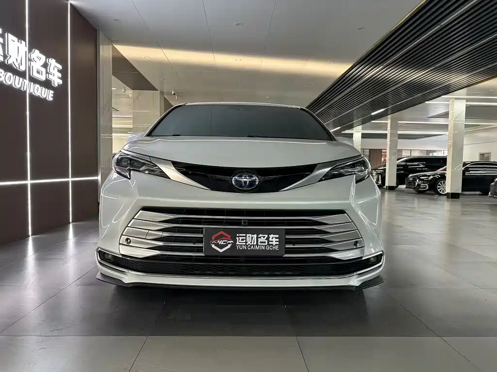 Toyota Sienna — фото 2