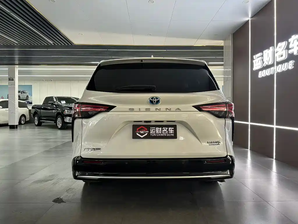 Toyota Sienna — фото 8