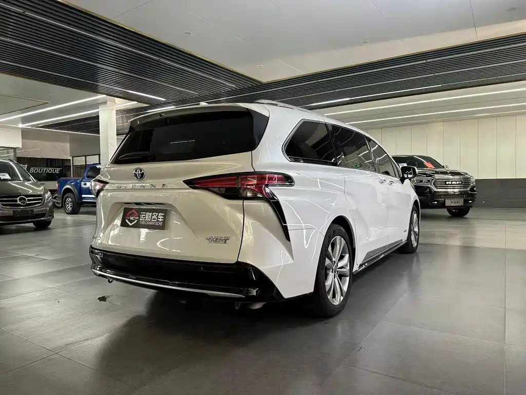 Toyota Sienna — фото 9