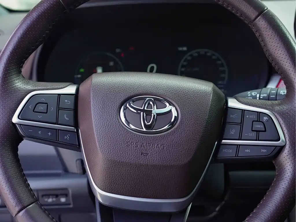 Toyota Sienna — фото 15