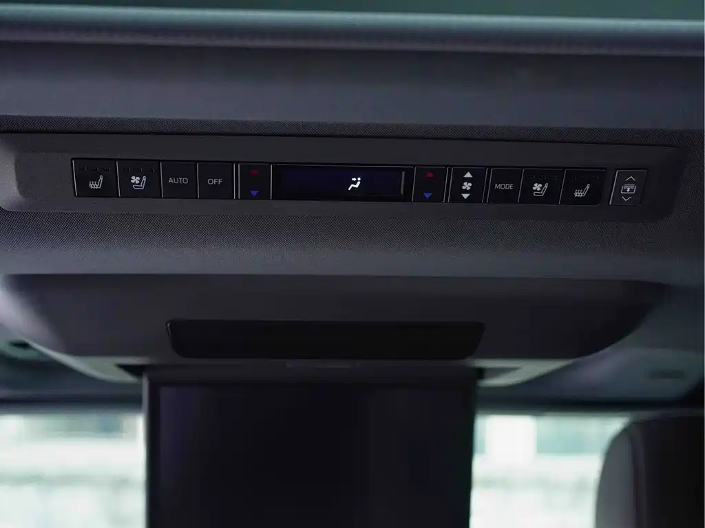 Toyota Sienna — фото 18