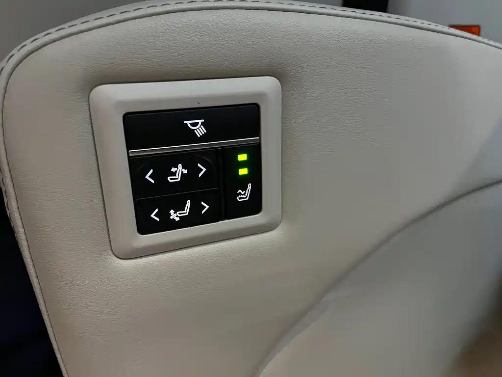 Toyota Granvia — фото 14