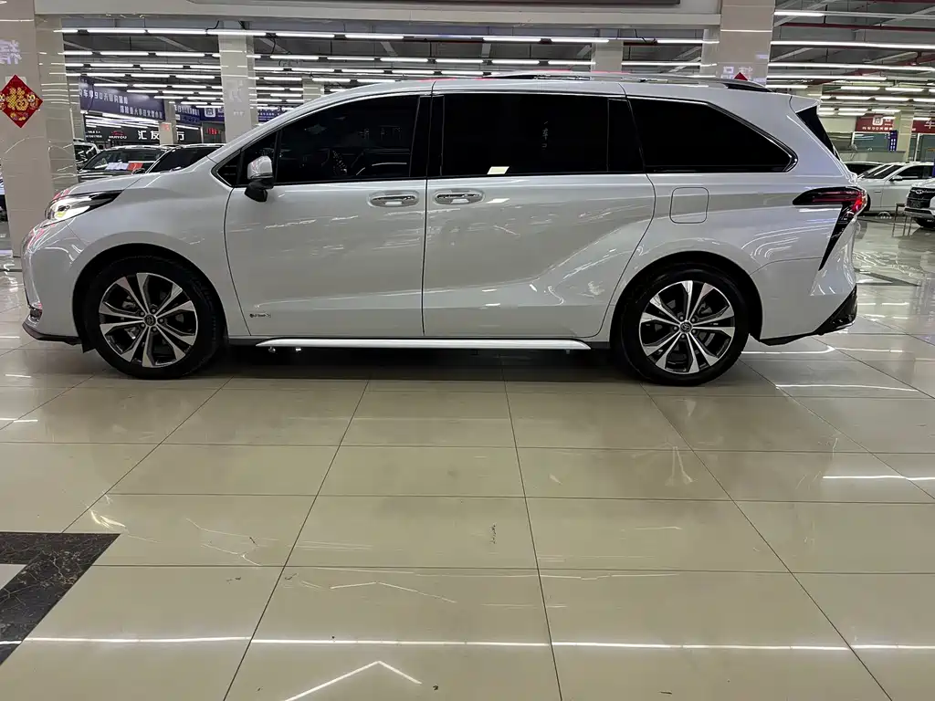 Toyota Granvia — фото 15
