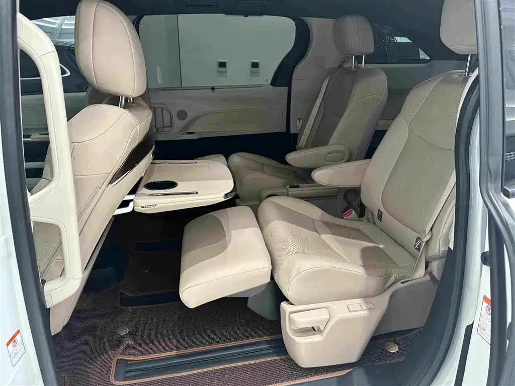 Toyota Granvia — фото 13