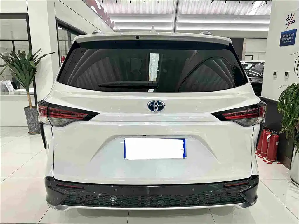 Toyota Granvia — фото 20