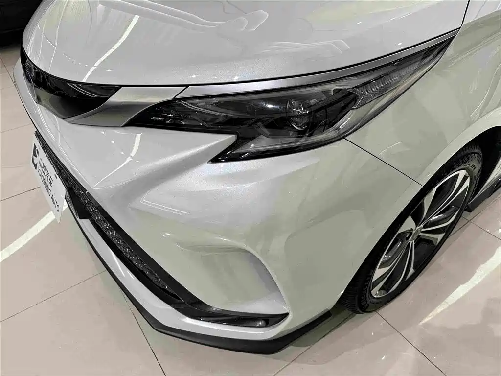 Toyota Granvia — фото 3