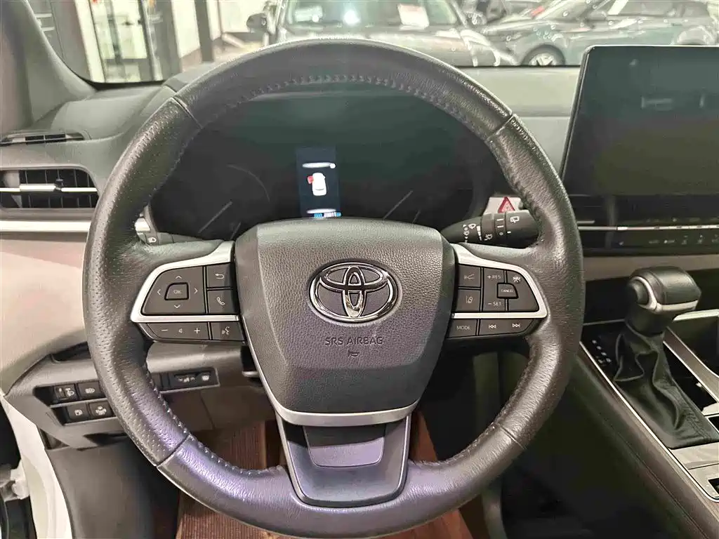 Toyota Granvia — фото 7