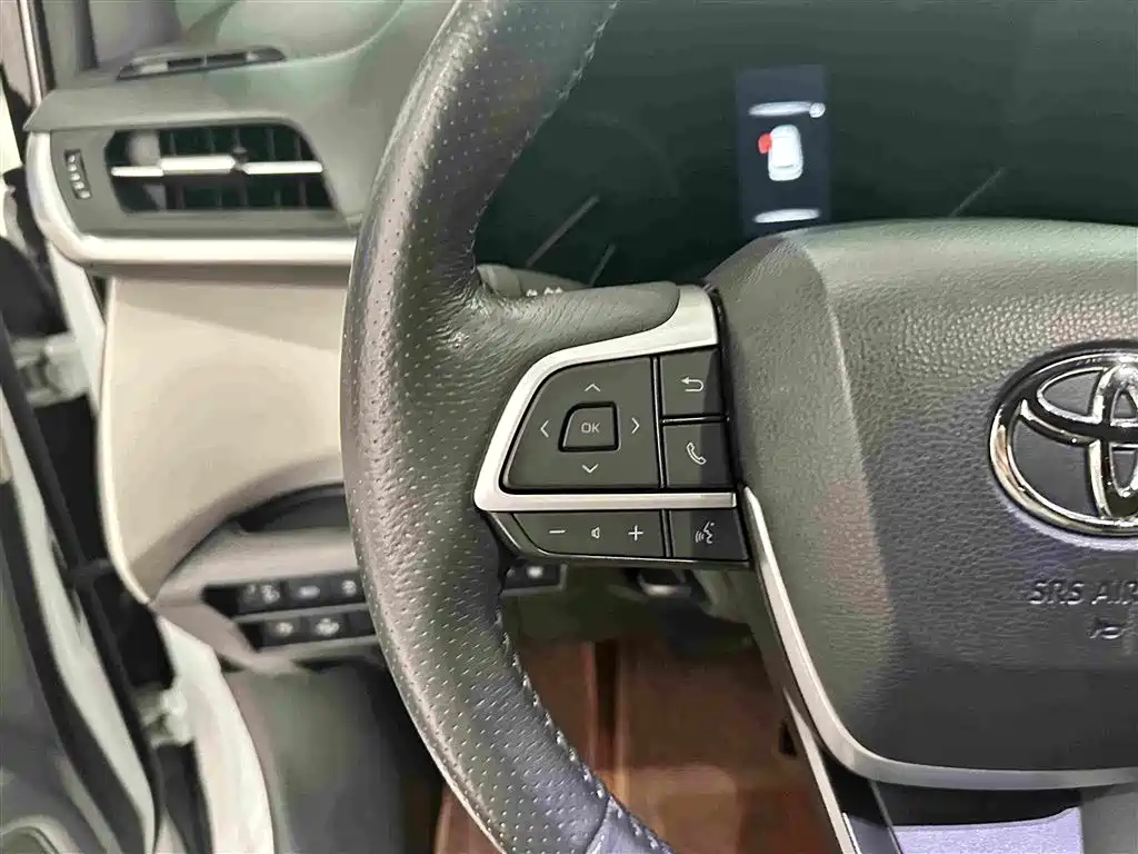 Toyota Granvia — фото 8