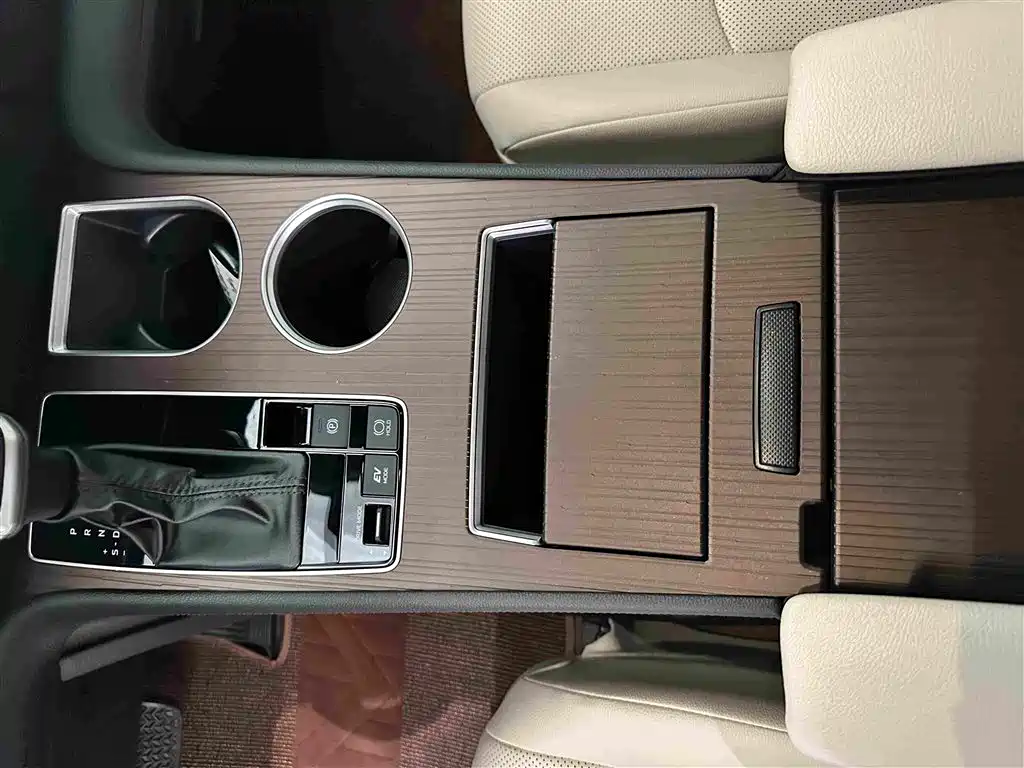 Toyota Granvia — фото 10