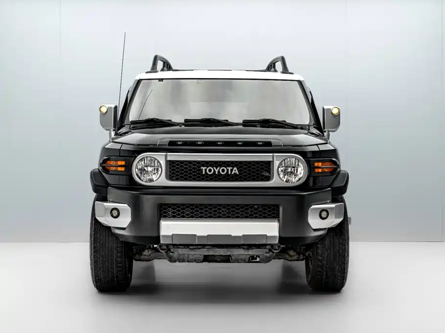 Toyota FJ Cruiser — фото 2