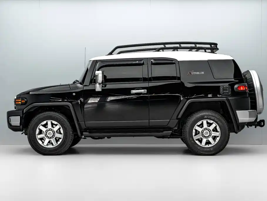 Toyota FJ Cruiser — фото 4