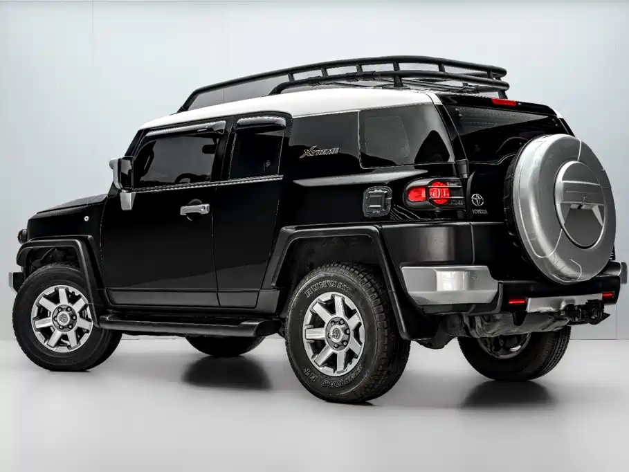 Toyota FJ Cruiser — фото 5