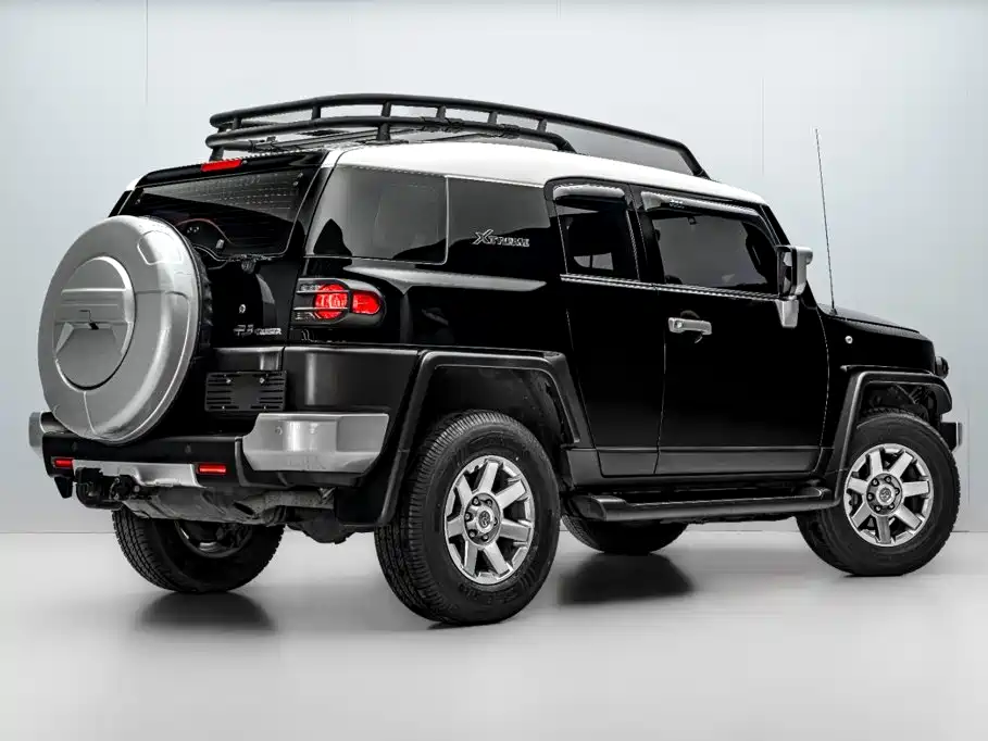 Toyota FJ Cruiser — фото 7