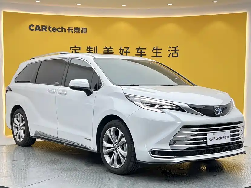 Toyota Sienna — фото 2