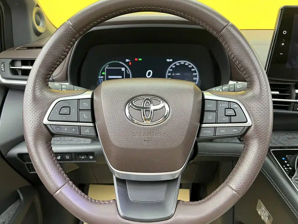 Toyota Sienna — фото 33