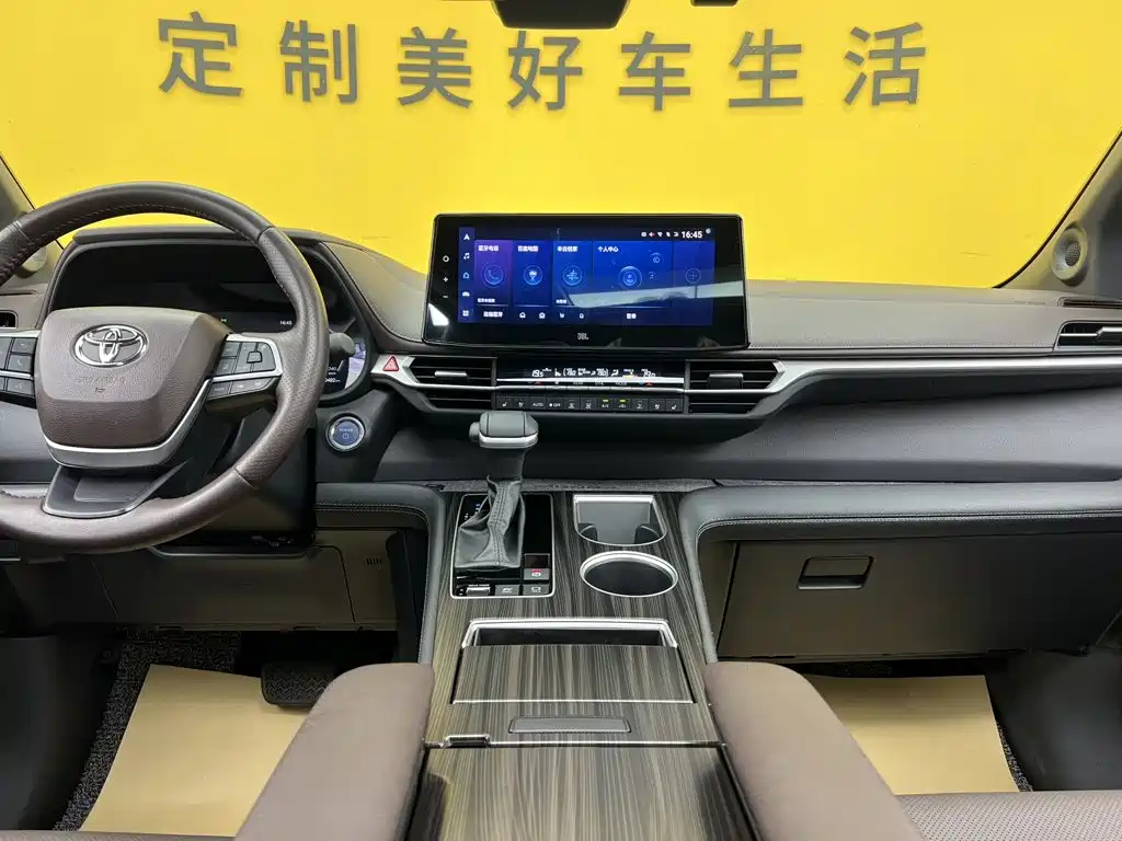Toyota Sienna — фото 44