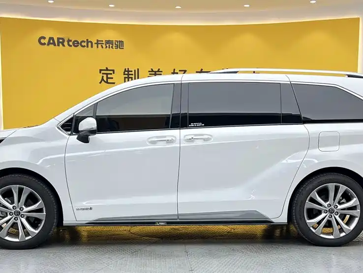 Toyota Sienna — фото 7