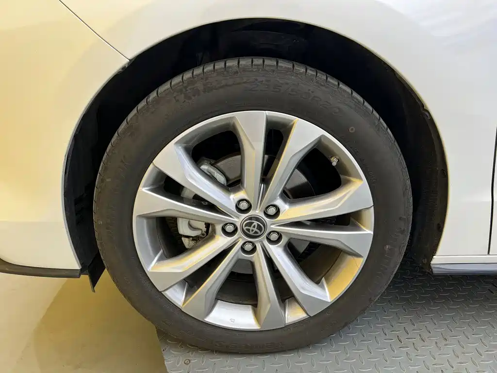 Toyota Sienna — фото 10
