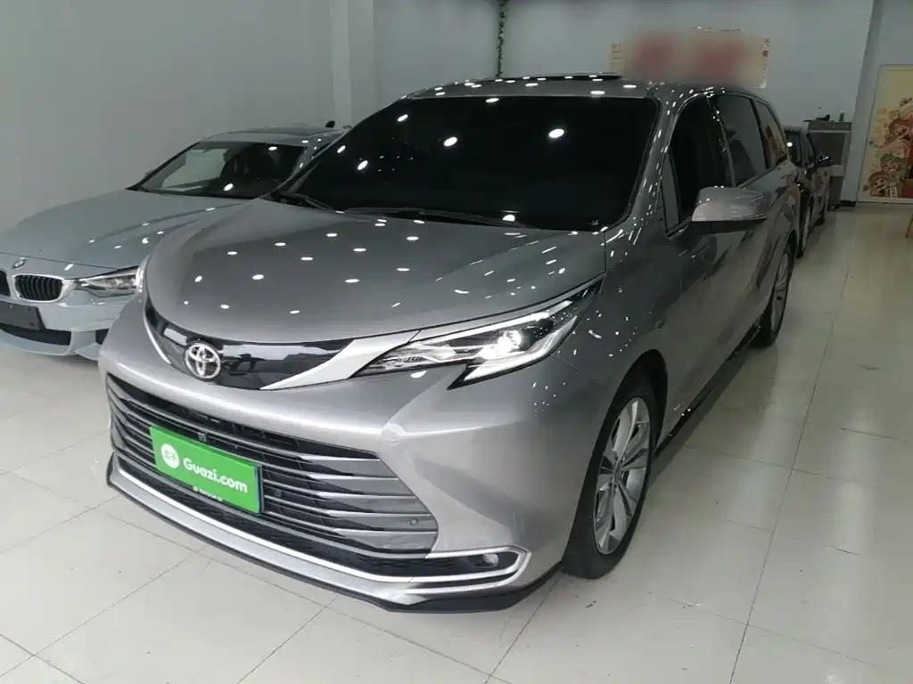 Toyota Sienna — фото 2