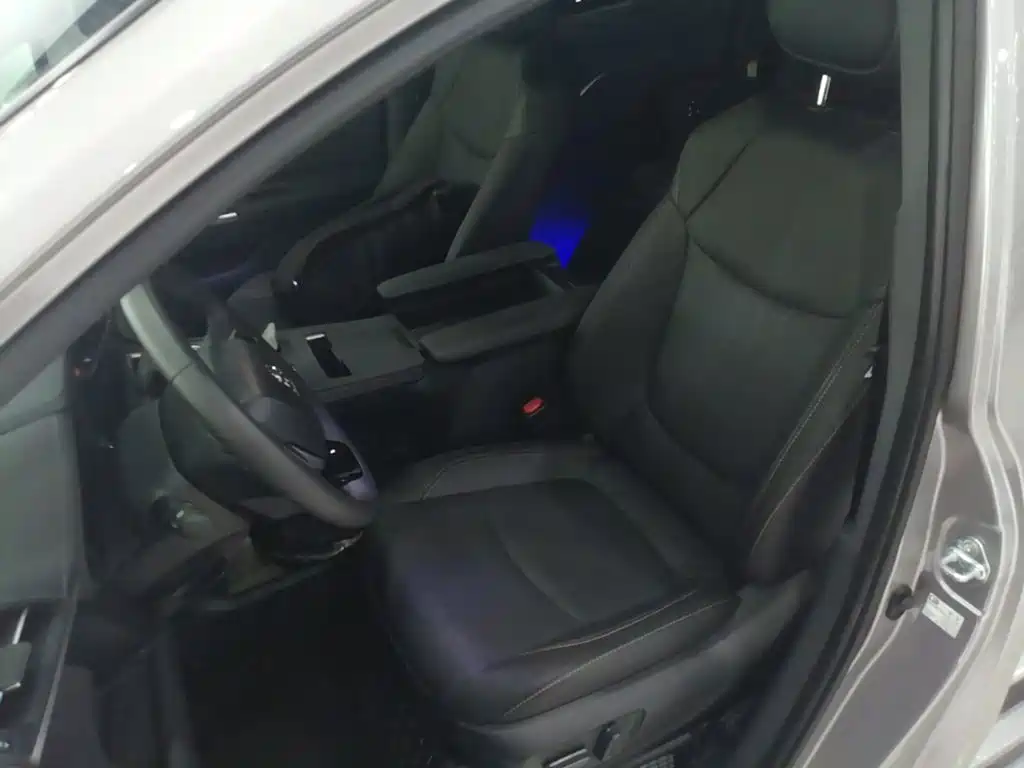 Toyota Sienna — фото 15