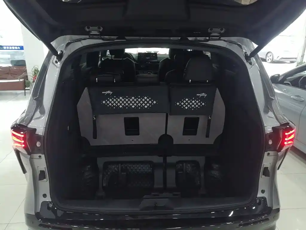 Toyota Sienna — фото 19