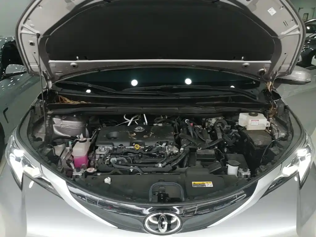 Toyota Sienna — фото 20