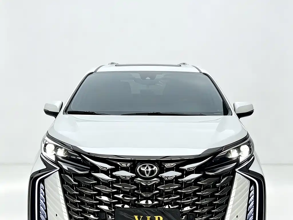 Toyota Granvia — фото 2