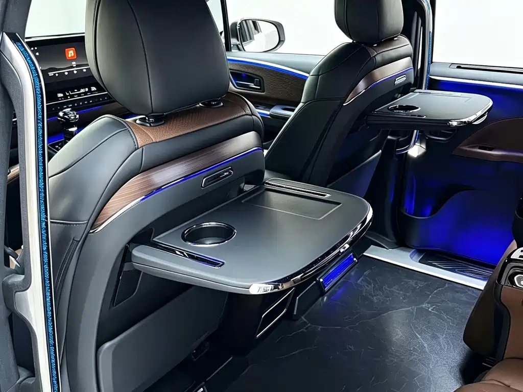 Toyota Granvia — фото 11