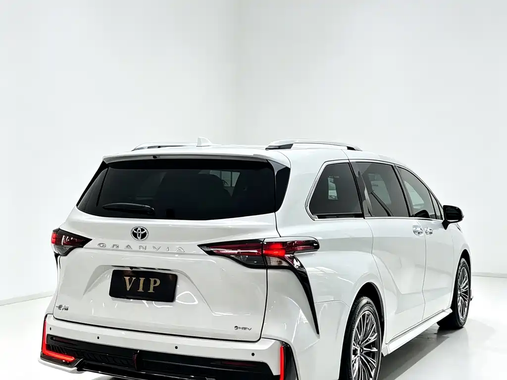 Toyota Granvia — фото 5
