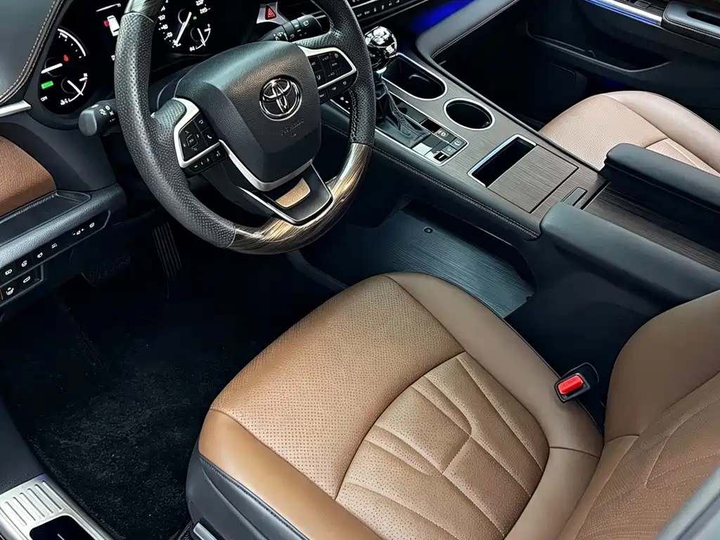 Toyota Granvia — фото 6