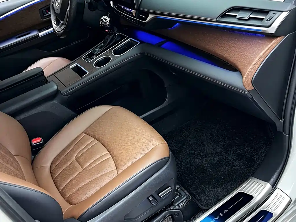 Toyota Granvia — фото 7
