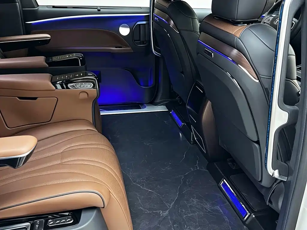 Toyota Granvia — фото 8