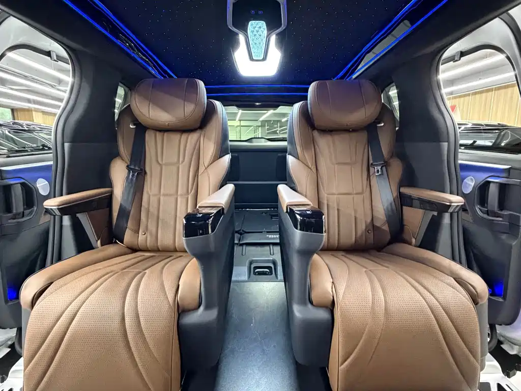 Toyota Granvia — фото 9