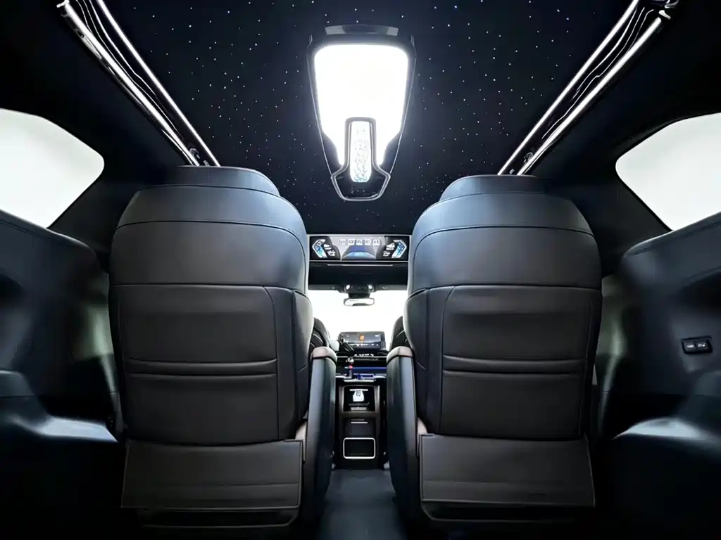 Toyota Granvia — фото 10