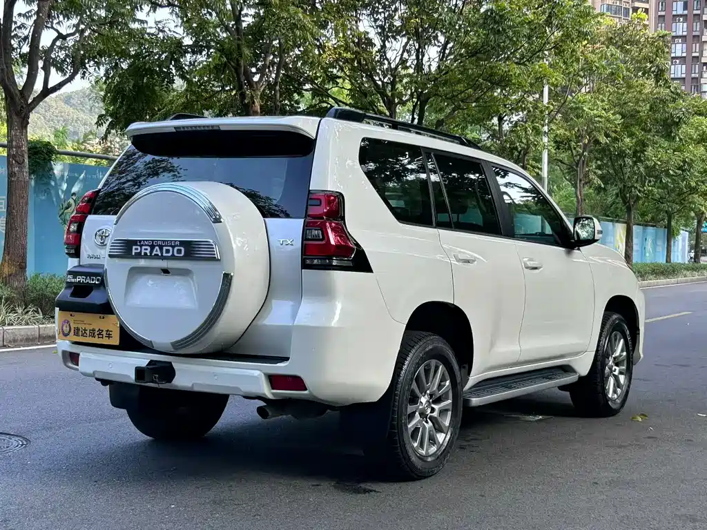 Toyota Prado — фото 9