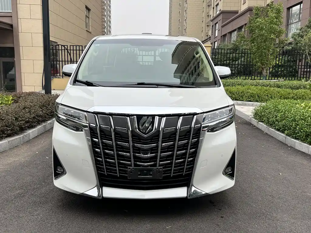 Toyota Alphard — фото 2