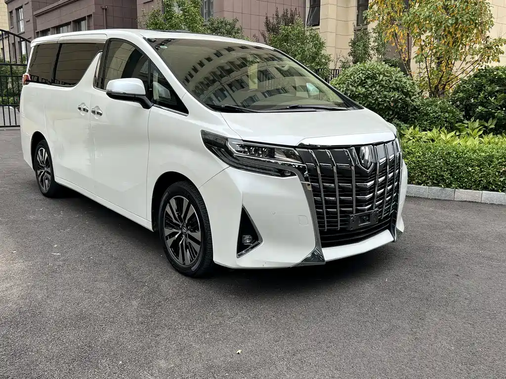 Toyota Alphard — фото 3