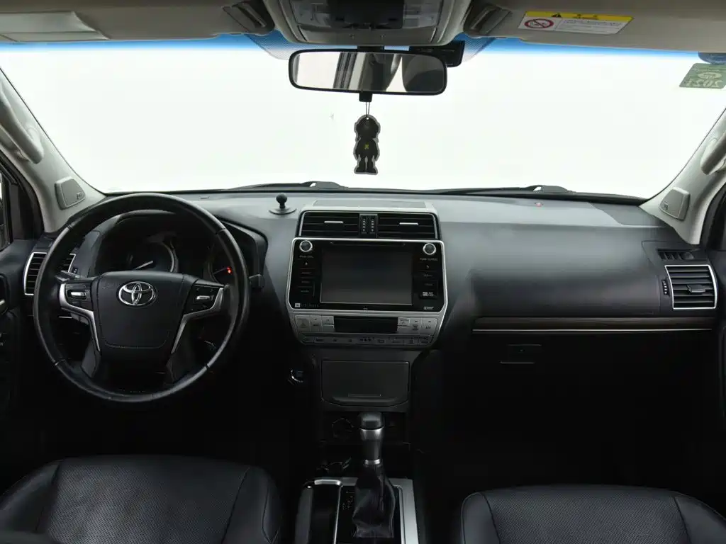 Toyota Prado — фото 9
