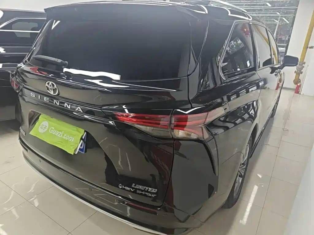 Toyota Sienna — фото 7