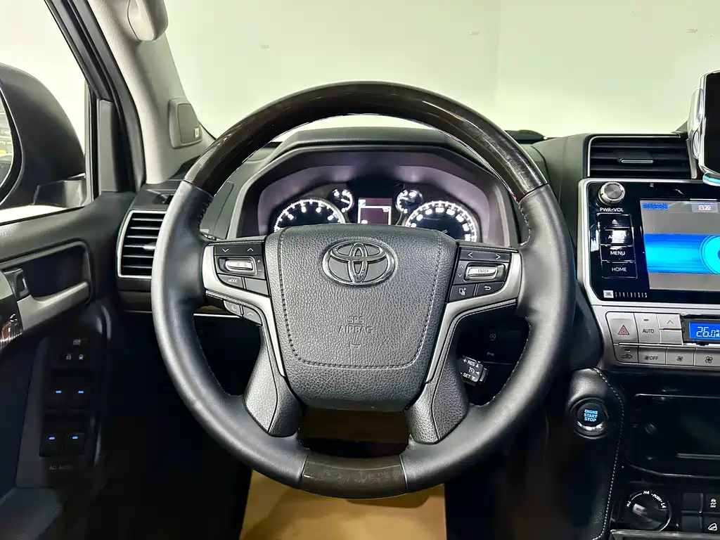Toyota Prado — фото 14