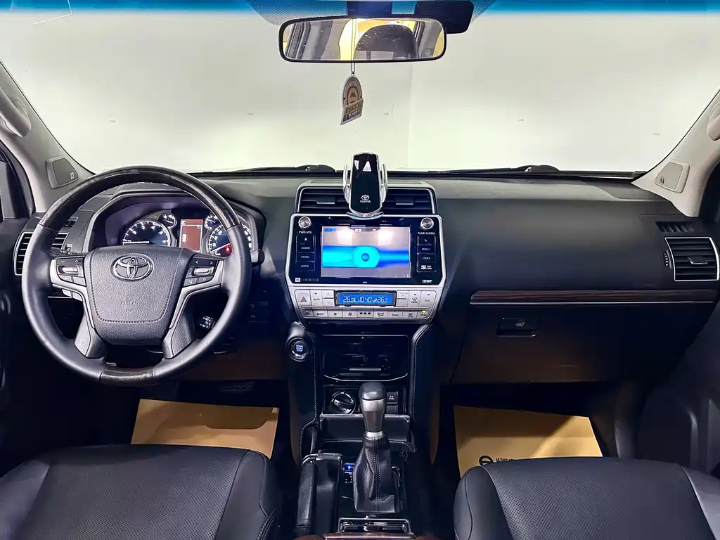 Toyota Prado — фото 15
