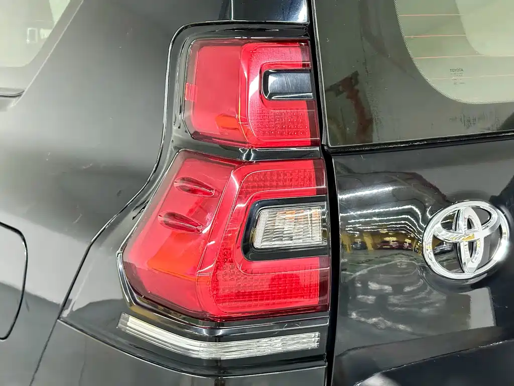 Toyota Prado — фото 17