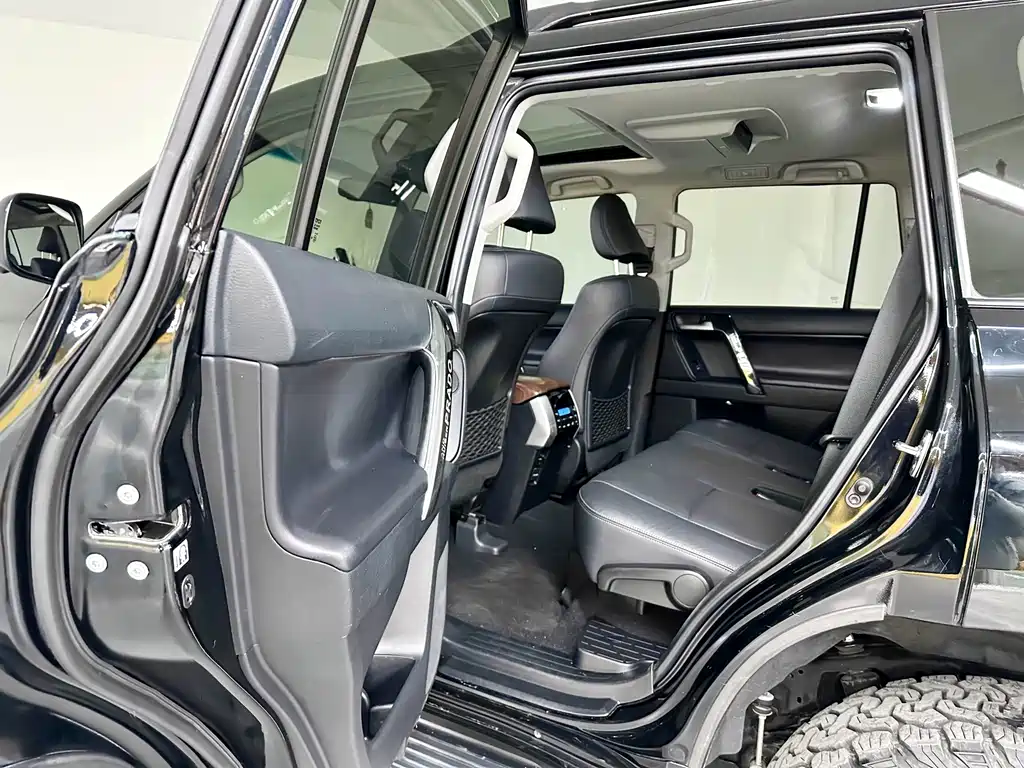Toyota Prado — фото 9