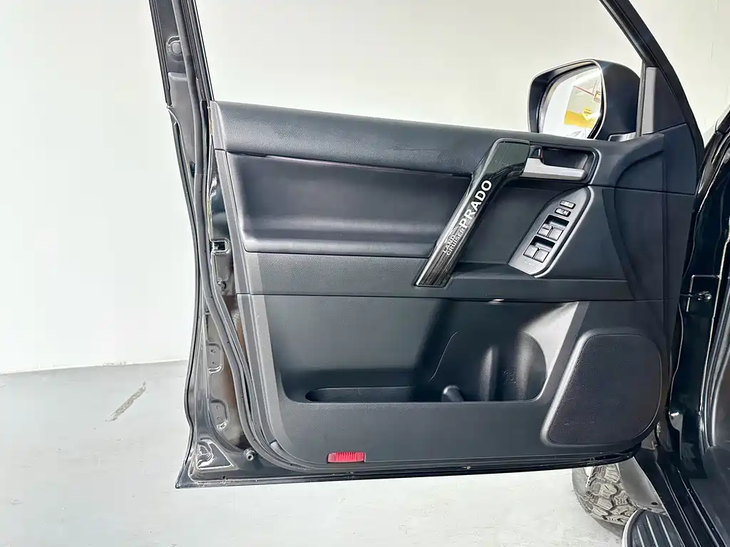 Toyota Prado — фото 10
