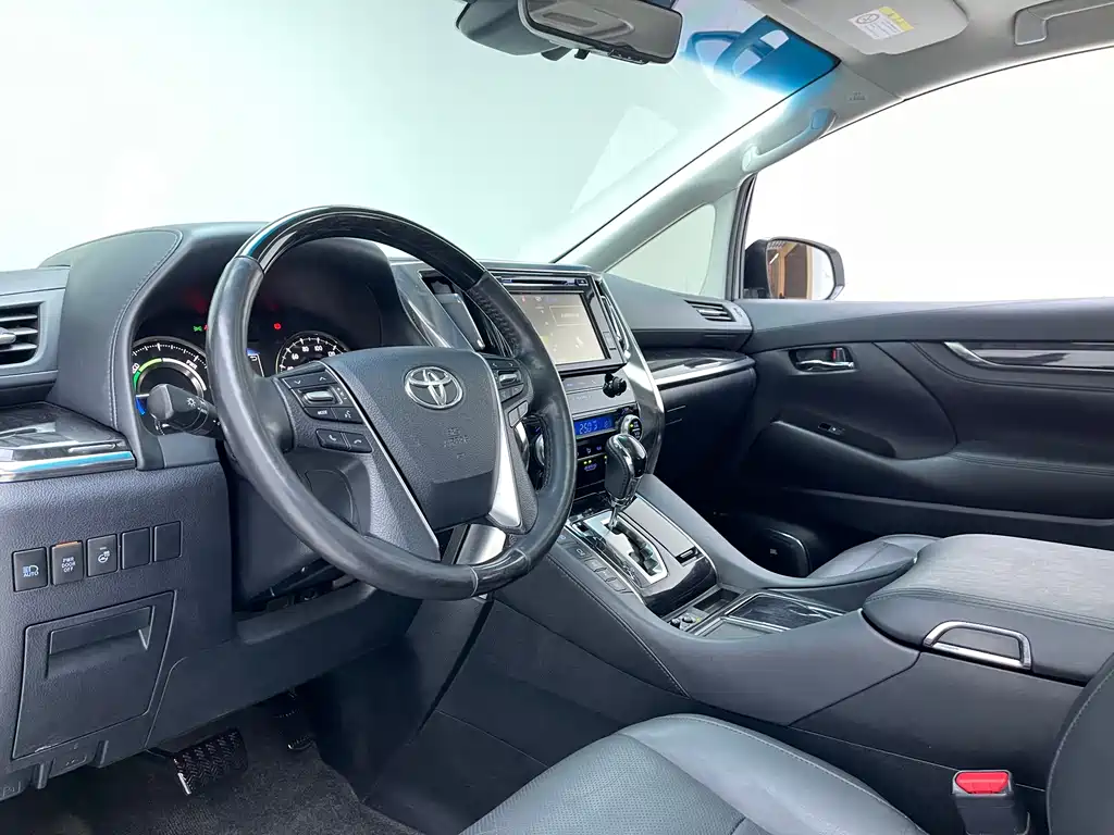 Toyota Vellfire — фото 4
