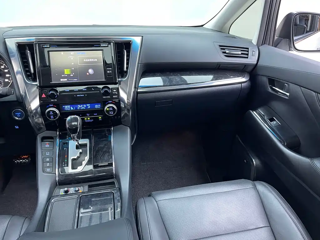 Toyota Vellfire — фото 5