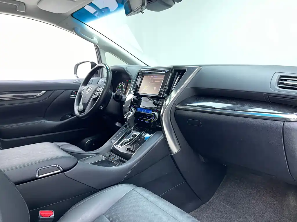 Toyota Vellfire — фото 6